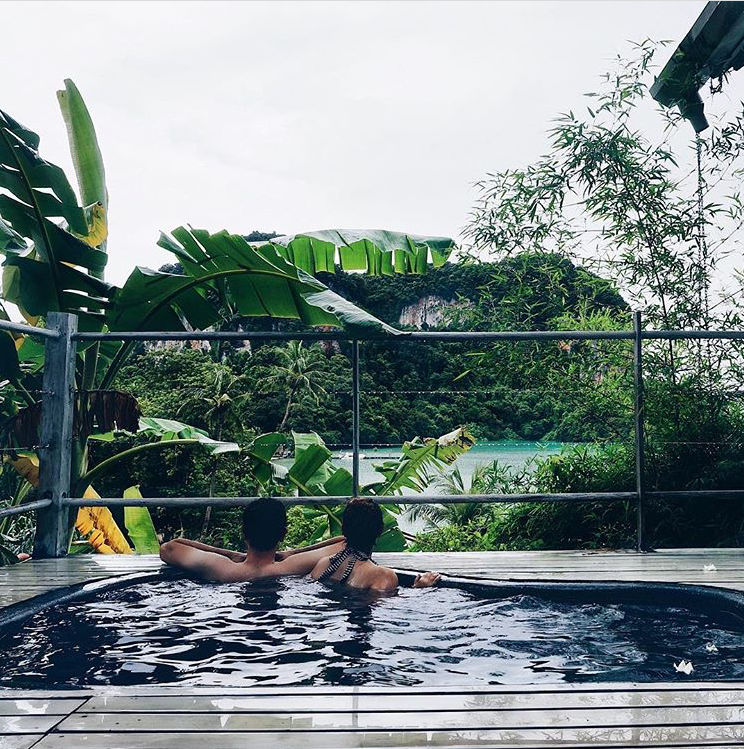 Privater Pool in Thailand mit Blick aufs Meer, besonderes Hotel